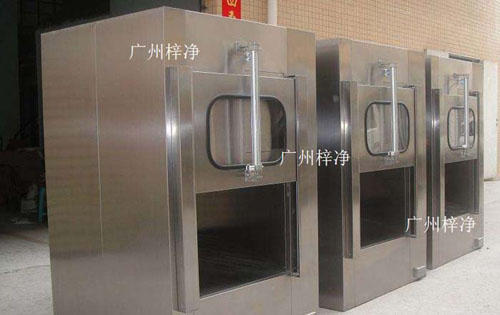 傳遞窗廣泛應(yīng)用于微細(xì)科技、生物實(shí)驗(yàn)室、制藥廠、醫(yī)院、食品加工業(yè)、LCD、電子廠等等一切需要空氣凈化的場所。
