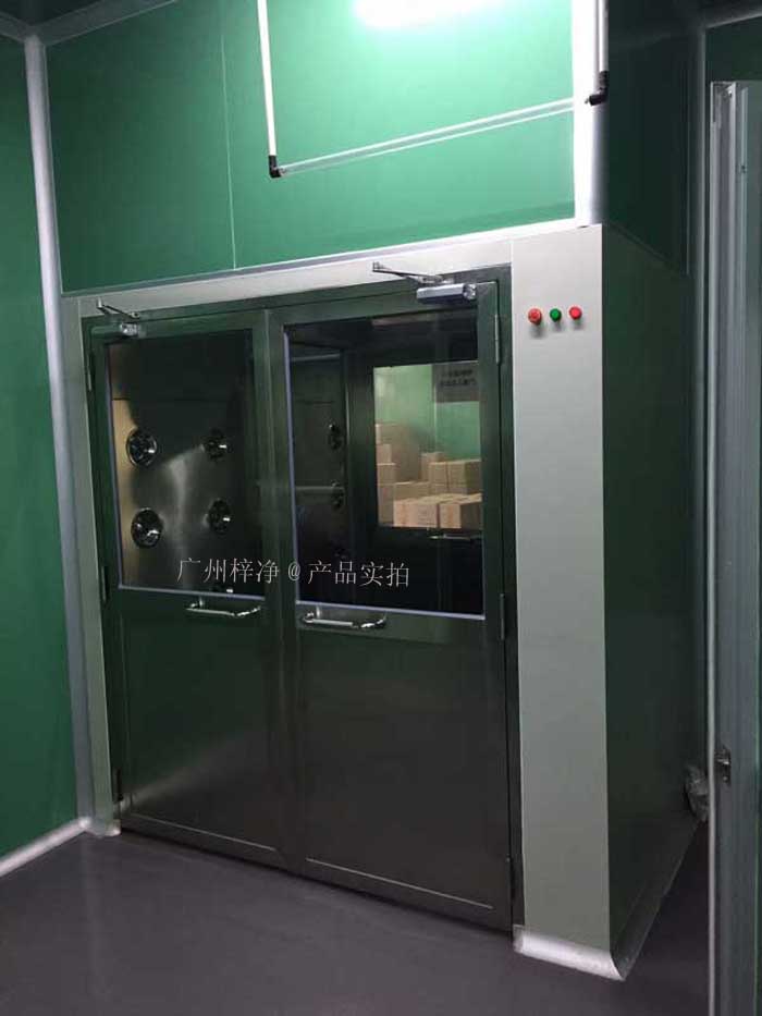 風淋室（又名空氣浴塵室、風淋房、風淋門、空氣吹淋室、AIR SHOWER，風淋設備，風淋機之類）