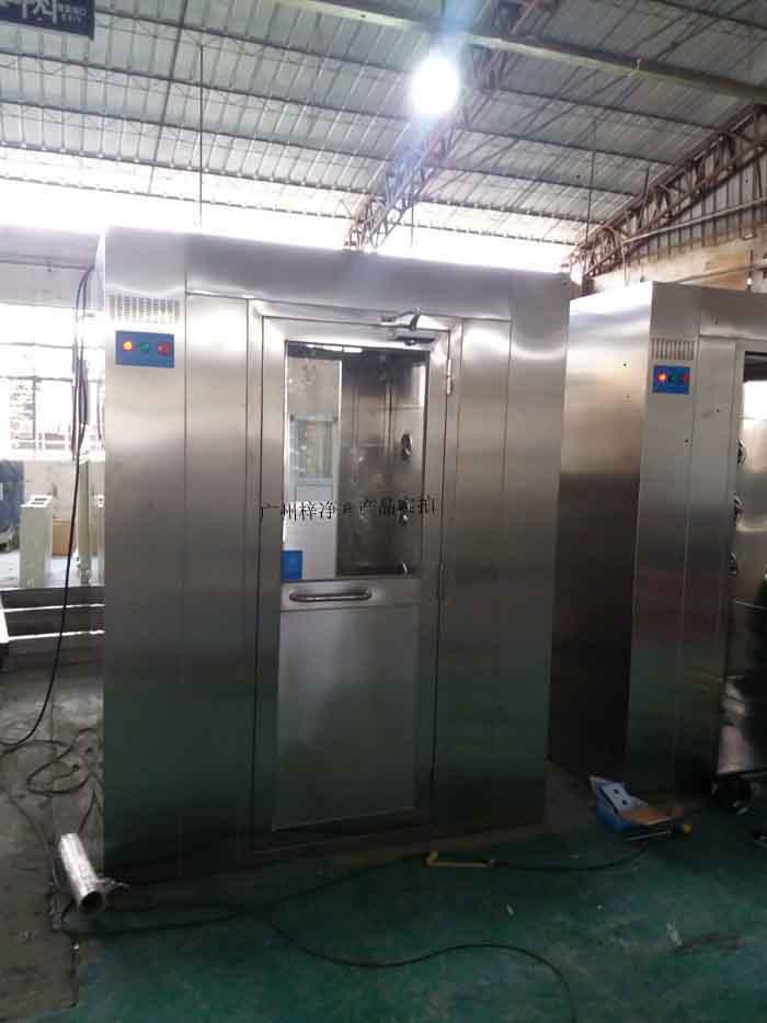 風淋室應配備高效過濾器，確保過濾效率達到行業(yè)要求。