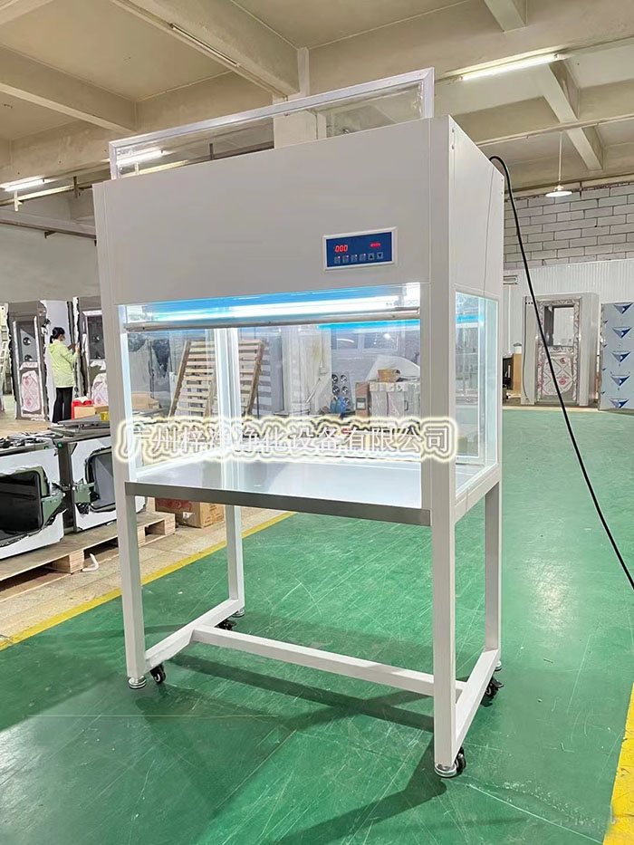 超凈工作臺通過高效過濾器提供單向或垂直單向氣流，形成局部潔凈區(qū)。