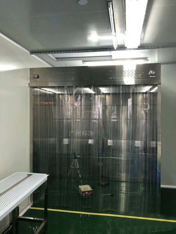 負(fù)壓稱量罩在制藥行業(yè)中，對(duì)藥品成分的精確稱量至關(guān)重要。