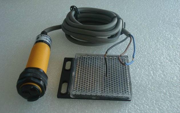 E3F-R2N1風(fēng)淋室光電開關(guān)
 E3F-R2N1風(fēng)淋室光電開關(guān)